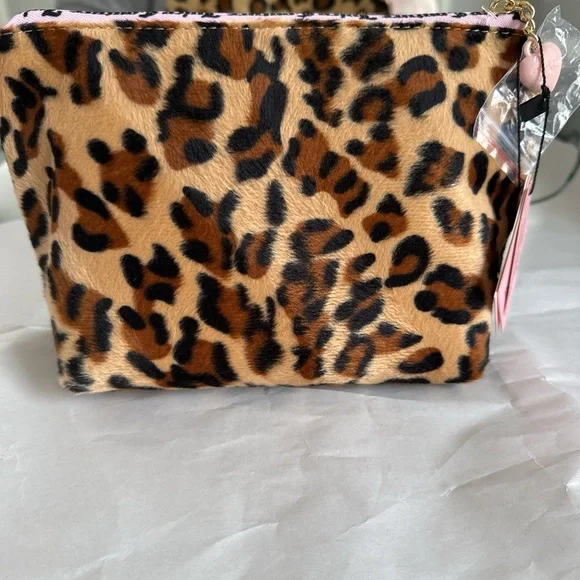 Juicy Couture Leopard Print Women's Cosmetic Bag - Picture 3 of 3